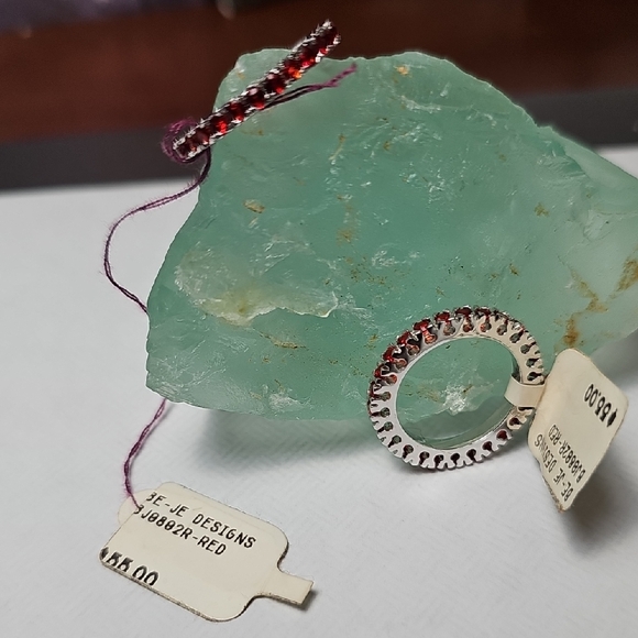 Elegant Silver and Red Gemstone Rings Can Stack - Picture 2 of 2